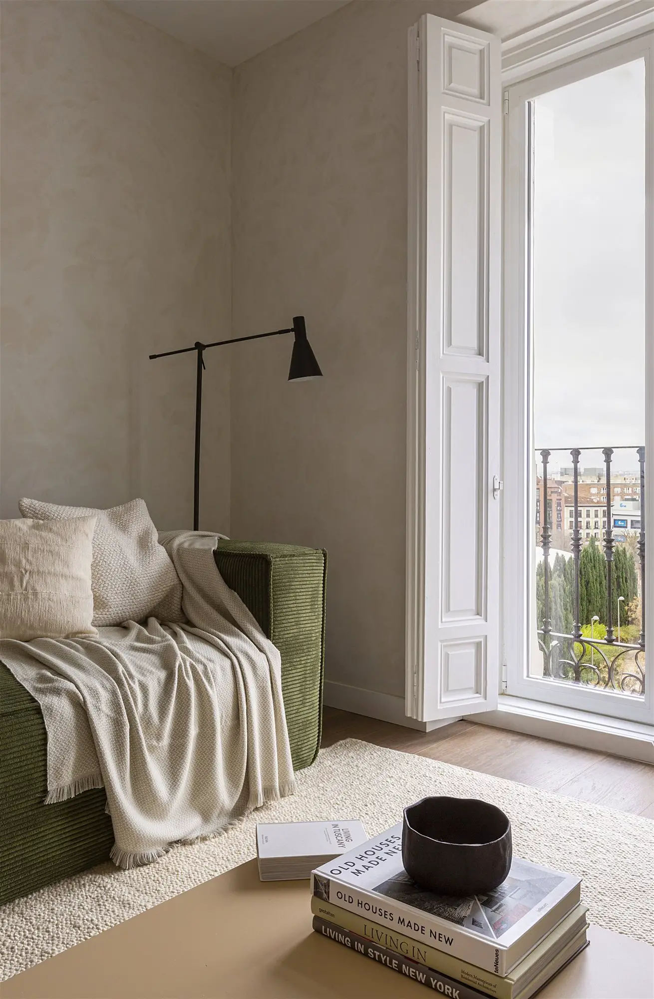 马德里 36m2 电影人设计公寓 | 自然光线与功能完美结合-2