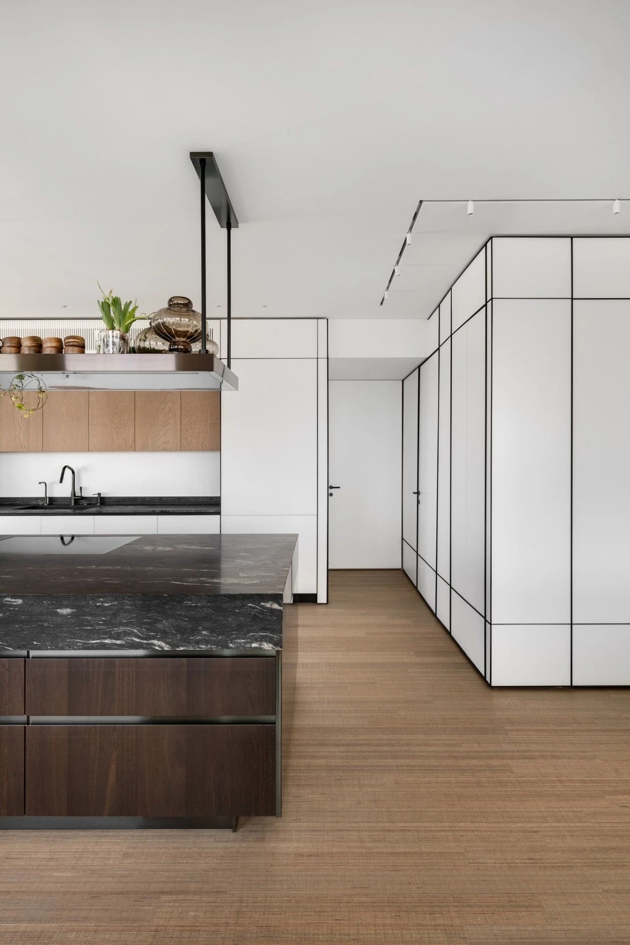 顶层简奢大宅丨Aviram Kushmirski 设计工作室-35