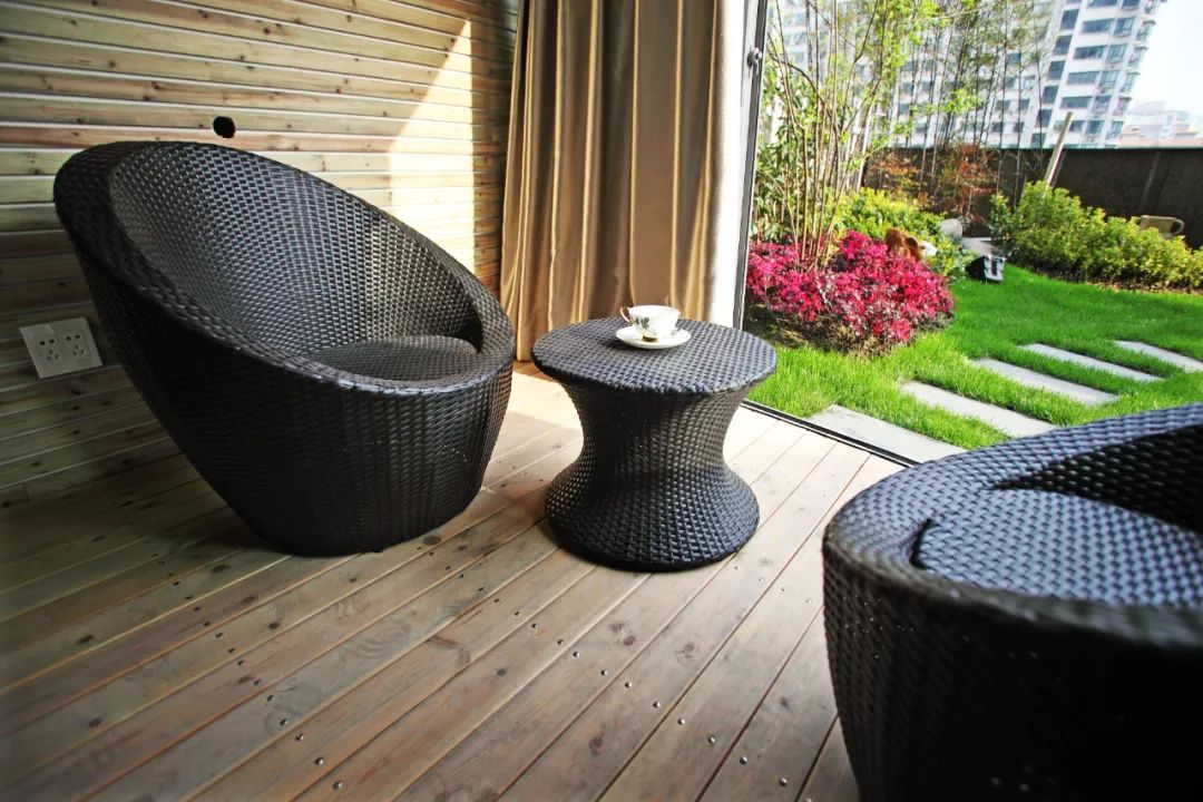 私家花园与收纳吧台的完美结合-7