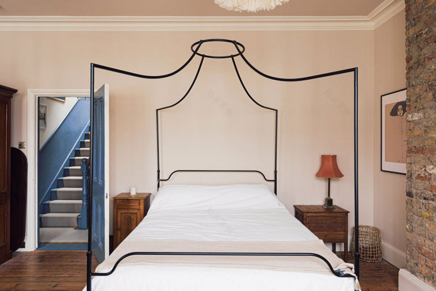 伦敦南部历史镇 house 炫彩内饰设计-15