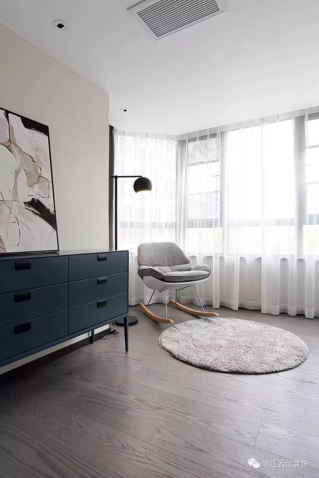 极简黑白灰，打造温馨高级住宅-83