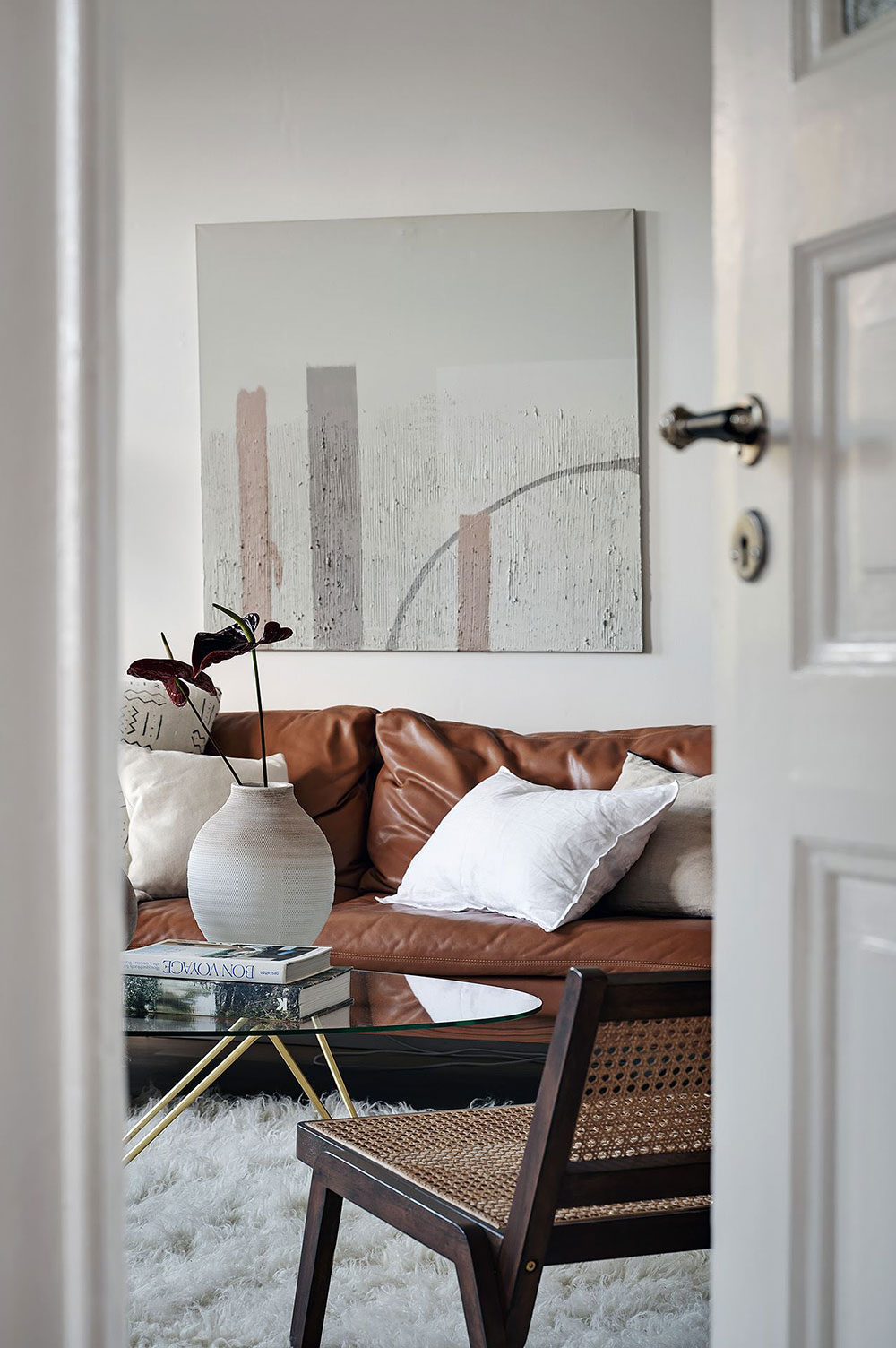 哥德堡优雅绿陶公寓,温暖纹理与现代风格的完美融合-22