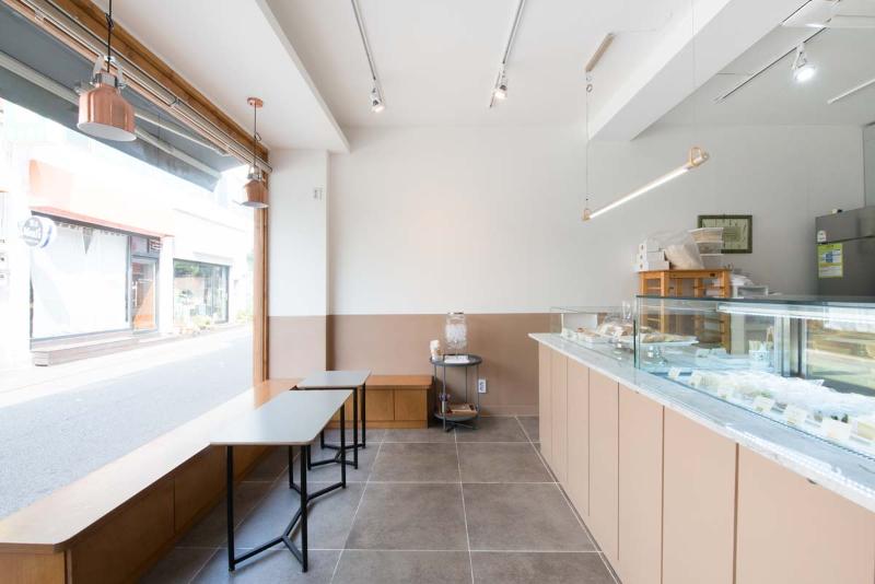 女性化简约风 9 坪甜品店设计-4