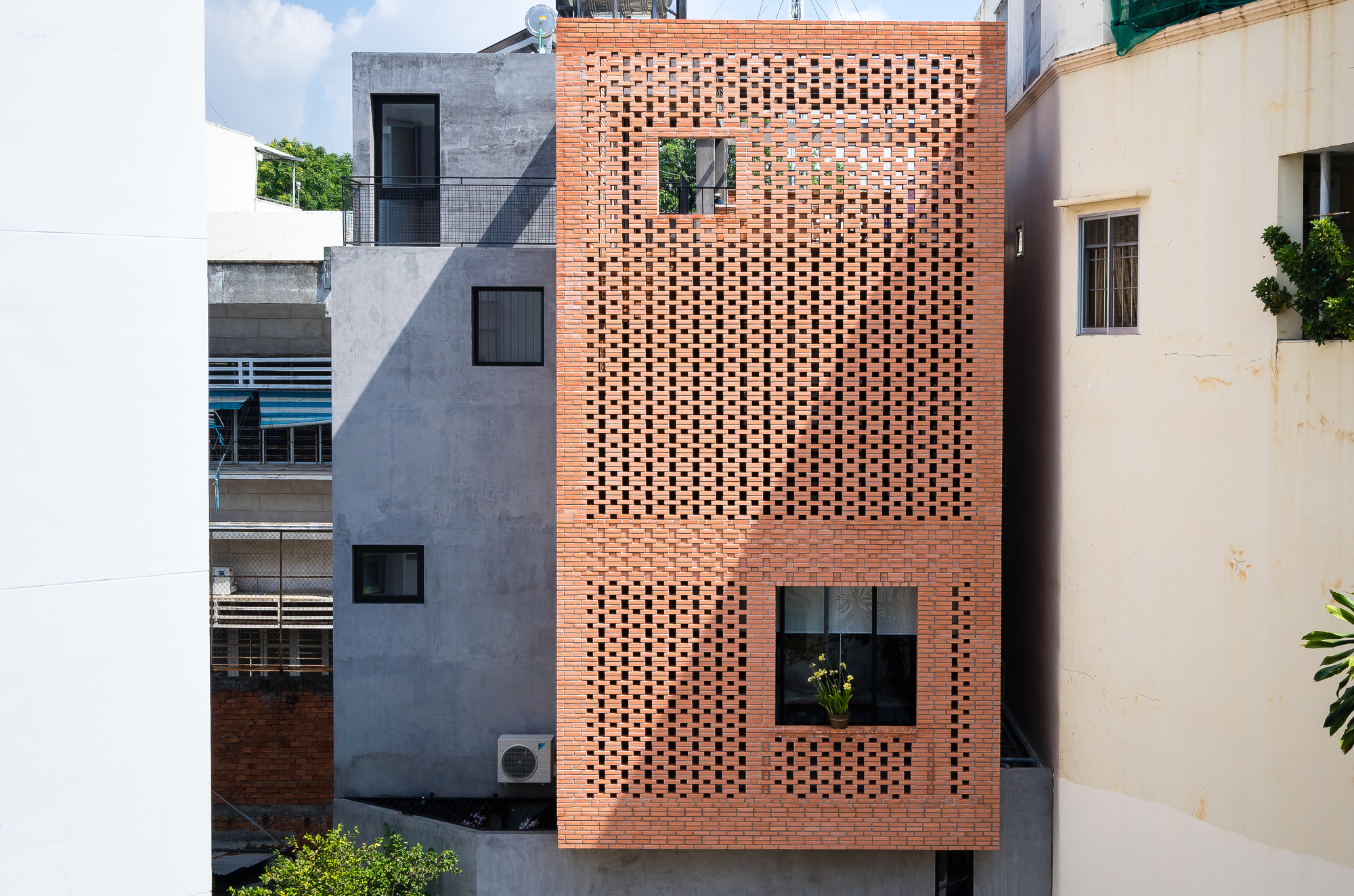 NDC House / Tropical Space-16