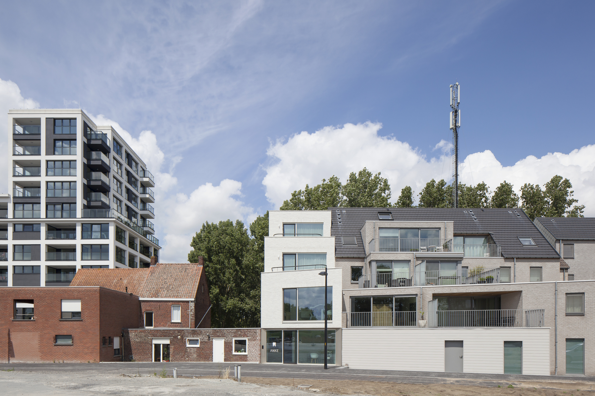 小地块大设计 | 公寓与牙科诊所的巧妙融合-11