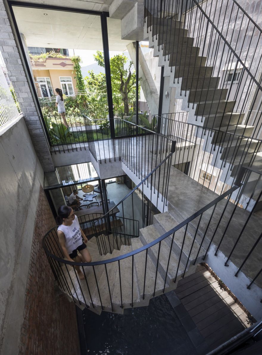 越南海滨四层混凝土住宅-10