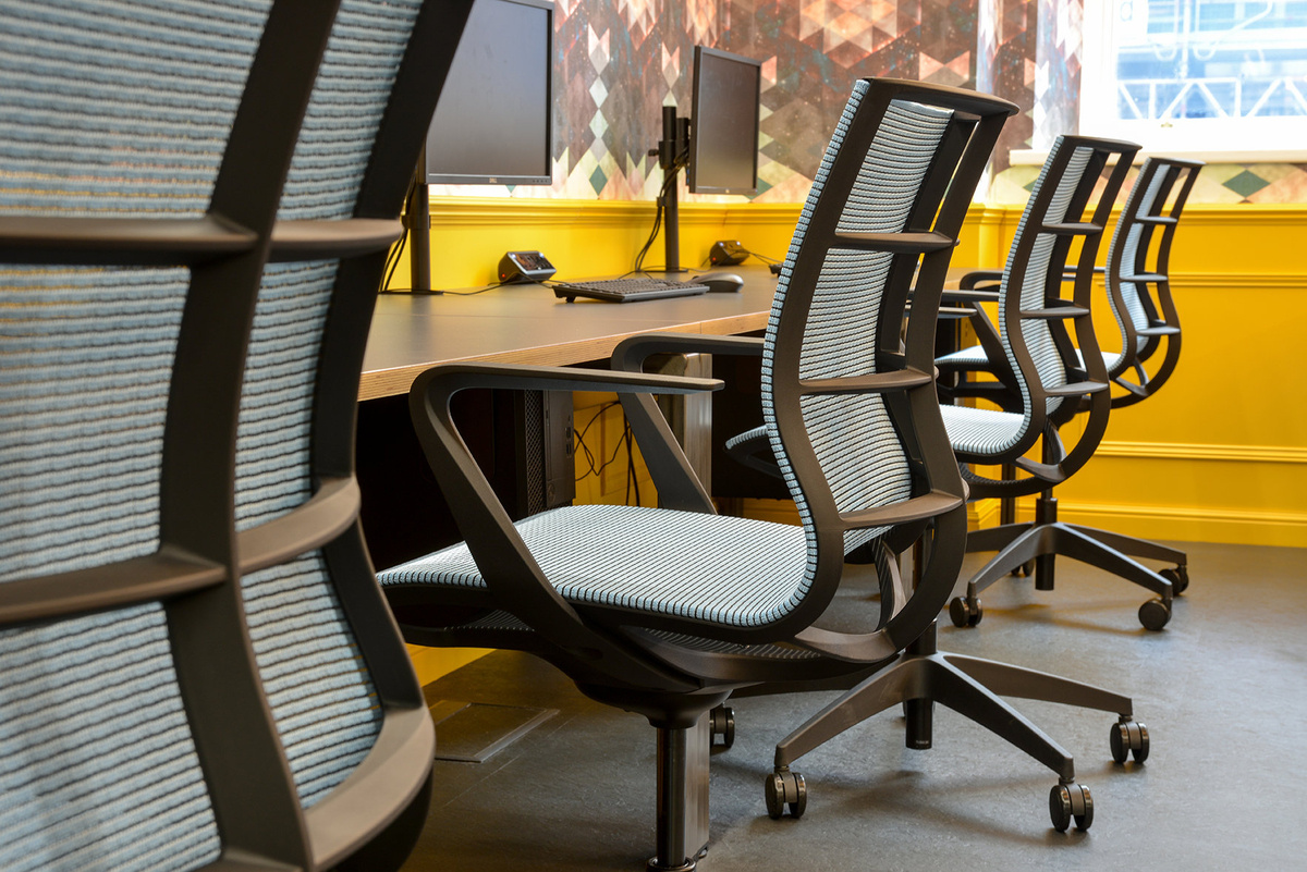 苏格兰爱丁堡 Trip.com 办公室 - 工业风与生物多样性的完美结合-16