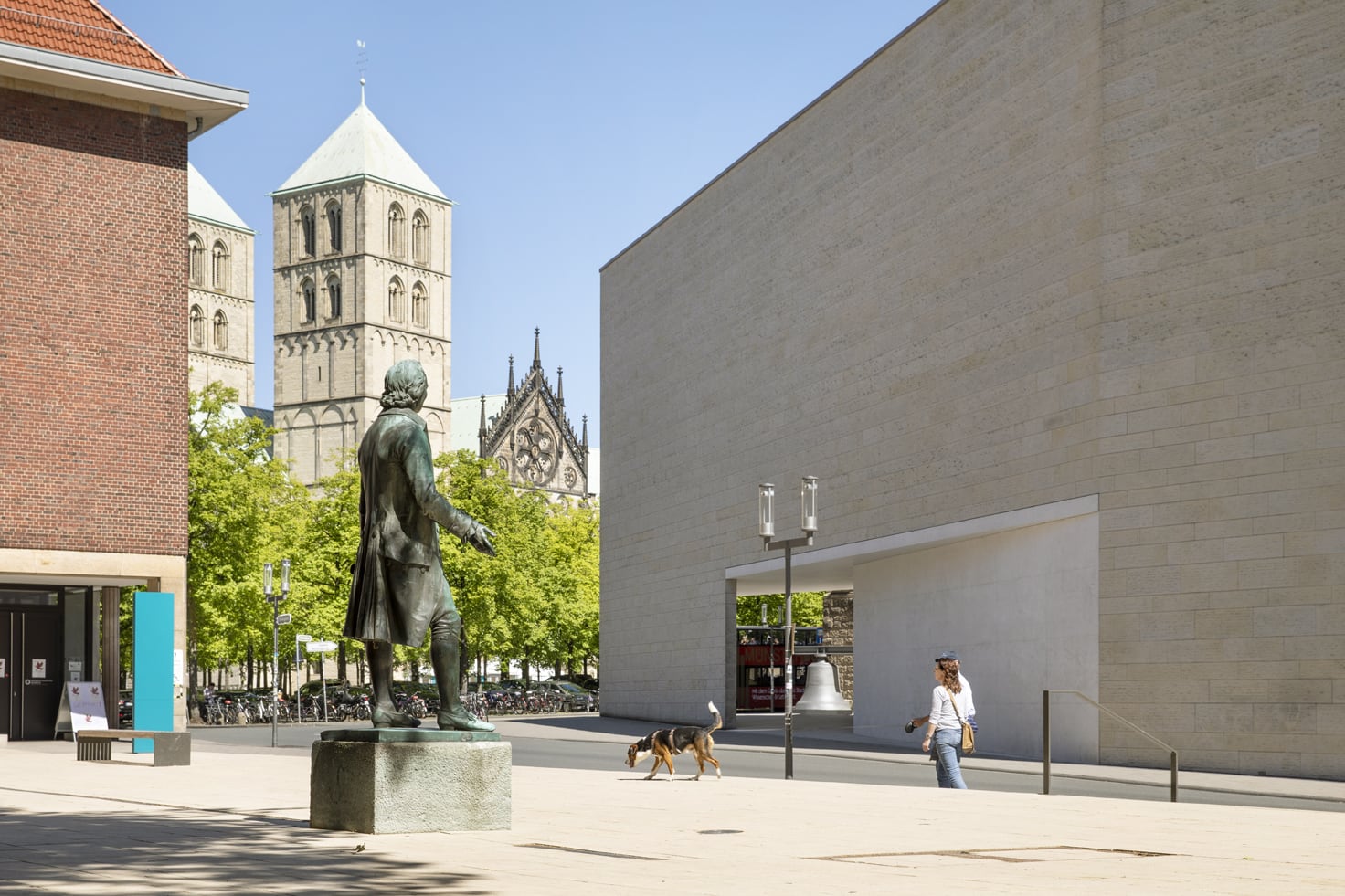 德国明斯特 Fürstenberghaus 广场——古树下的城市绿洲-13