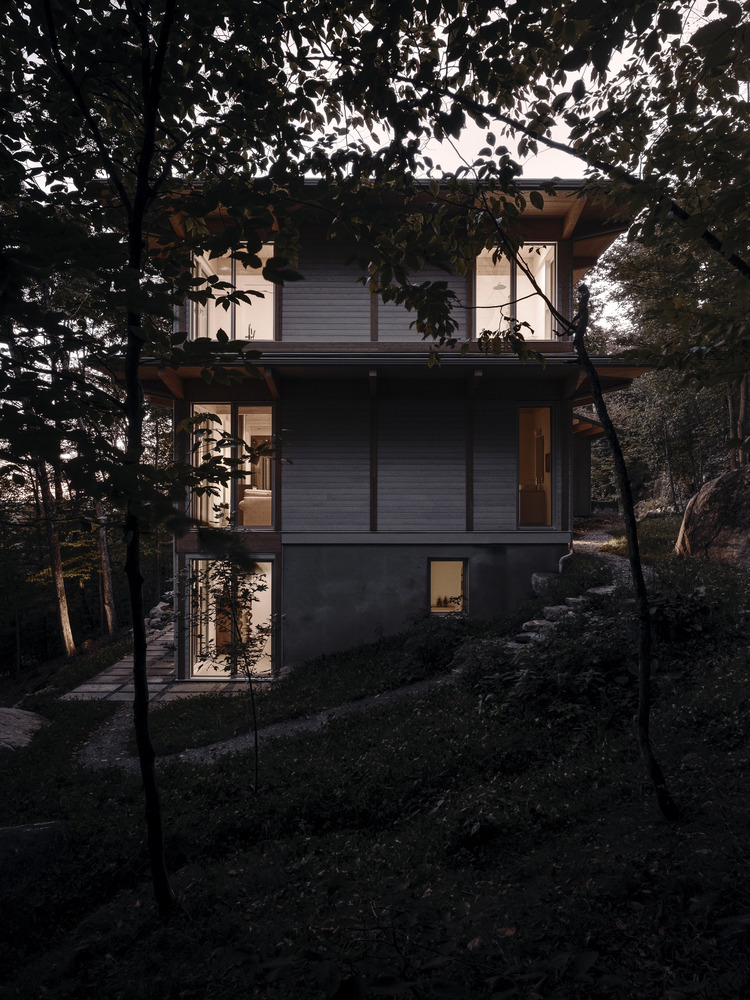 Rolo House · 融入自然的现代山地住宅设计丨加拿大丨Alain Carle Architecte-43