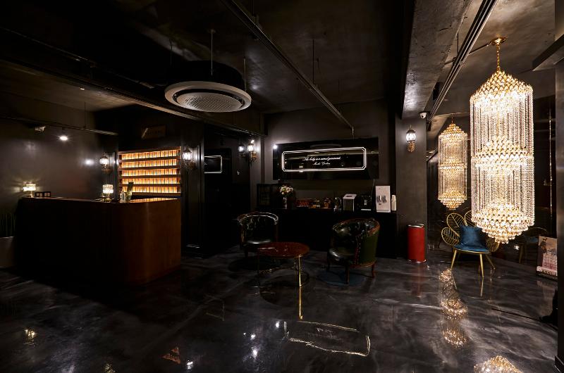 59 平现代高级黑调精品店设计-6