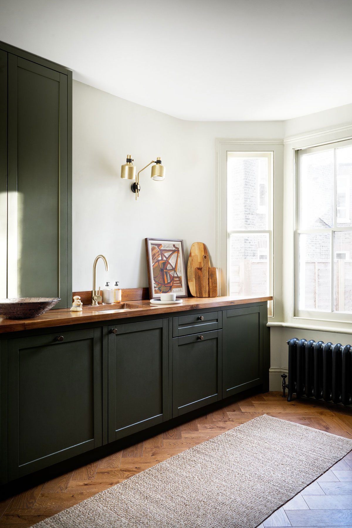 伦敦经典公寓的时尚深色调设计-11