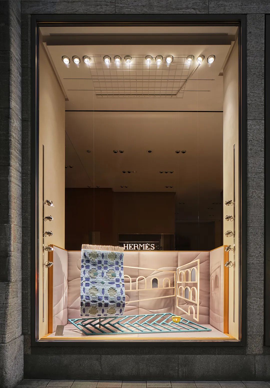 Hermès 德国 2023 年秋季橱窗展示-15