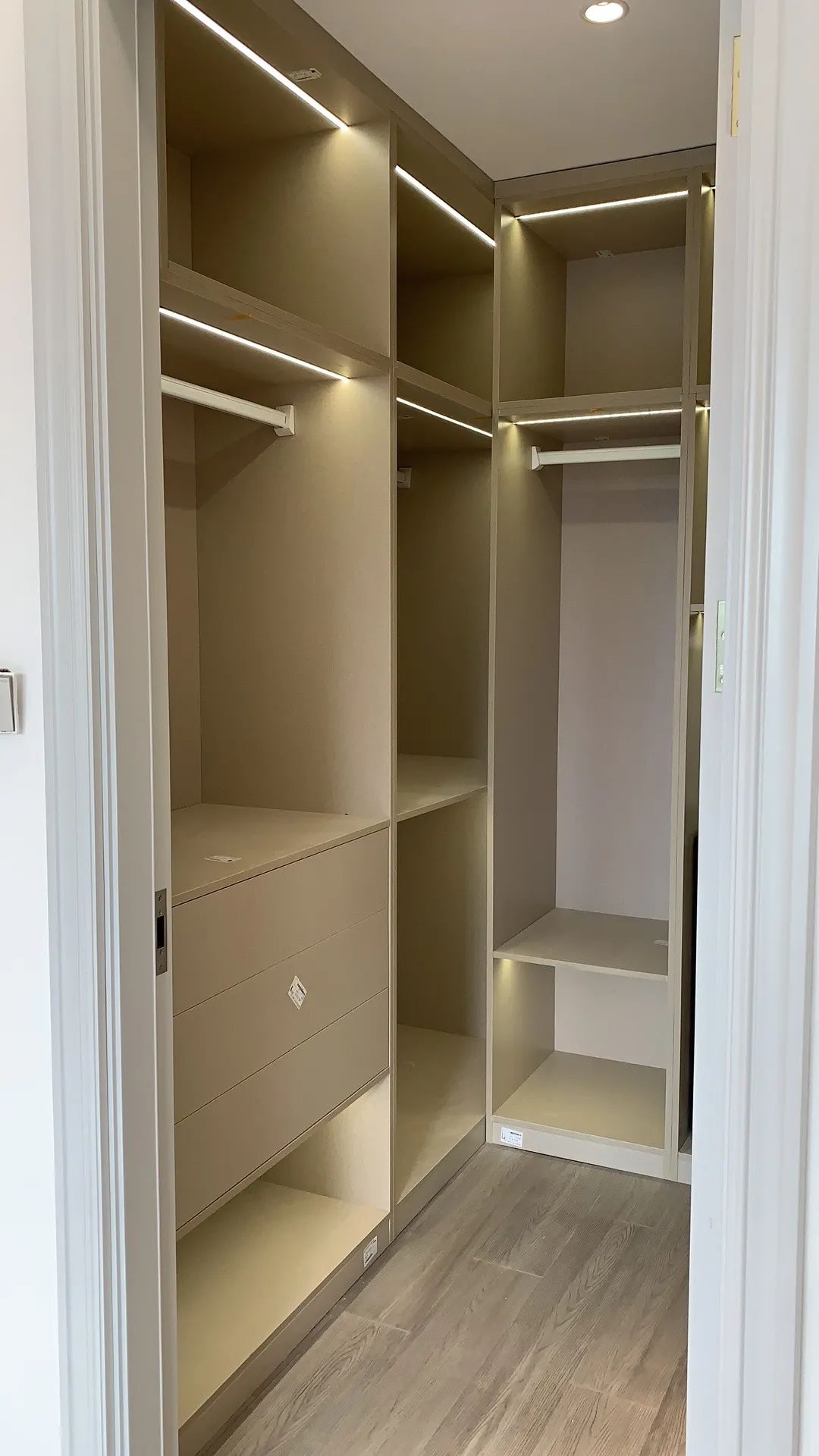 现代简约风格的艺术生活空间丨中国台州丨品东装饰-162