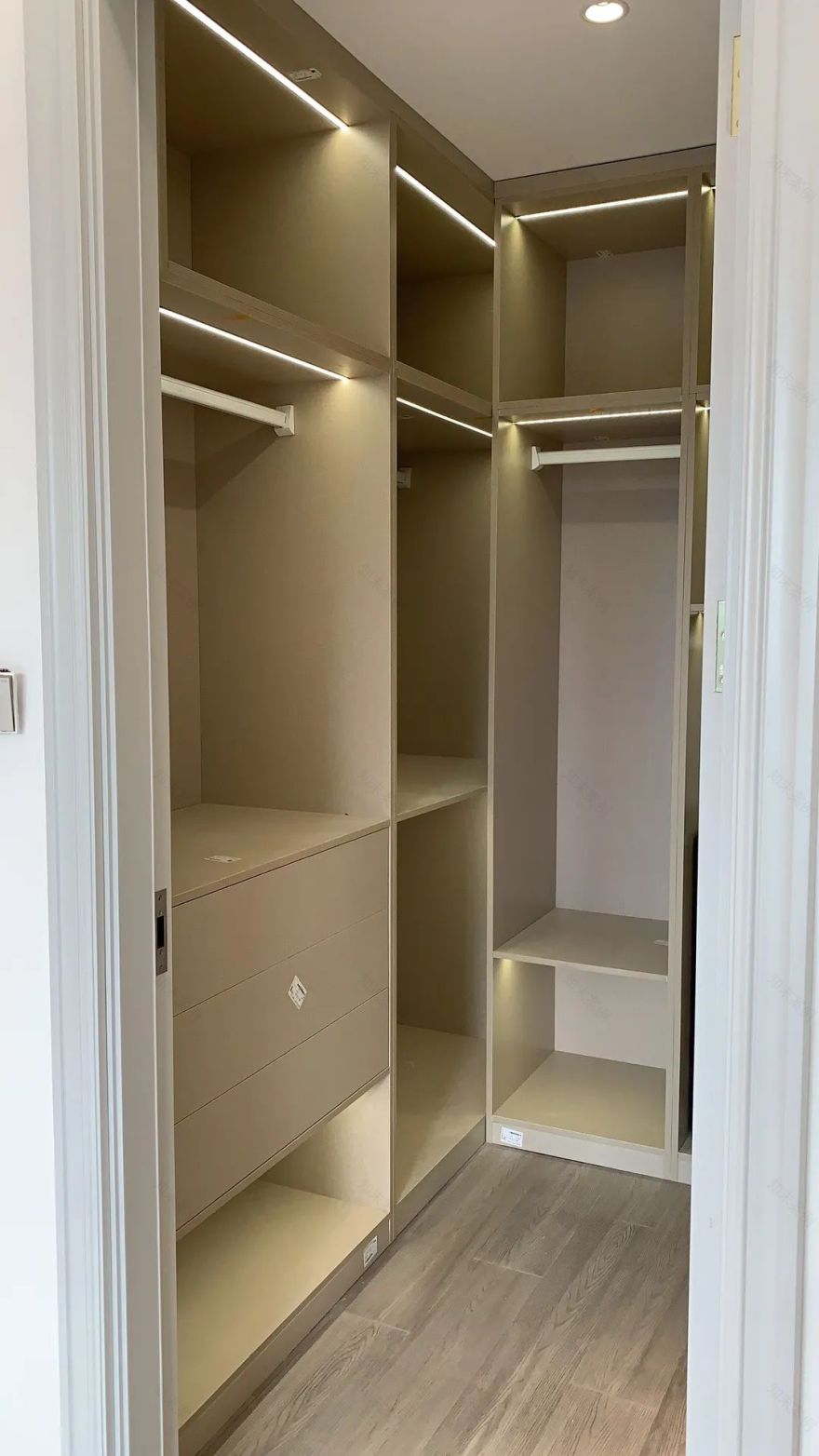 现代简约风格的艺术生活空间丨中国台州丨品东装饰-162