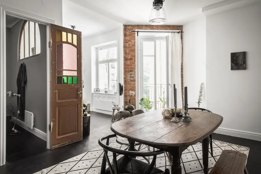 瑞典古典公寓,高挑天花演绎空间魅力-5