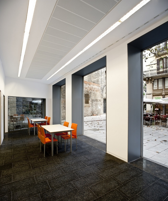 哥特区废墟重生 · 新旧对话的公共空间-49