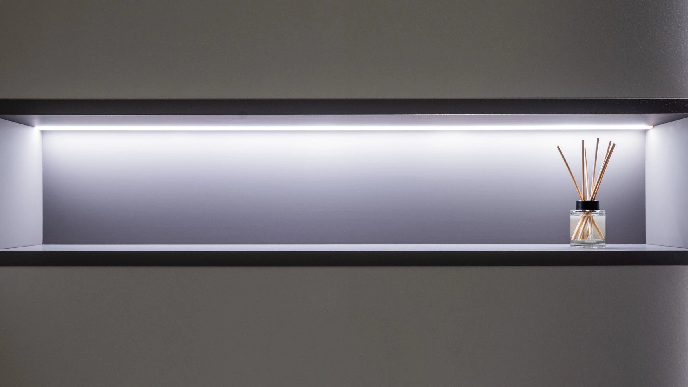 Philosophy of moderation neoclassical apartment-49