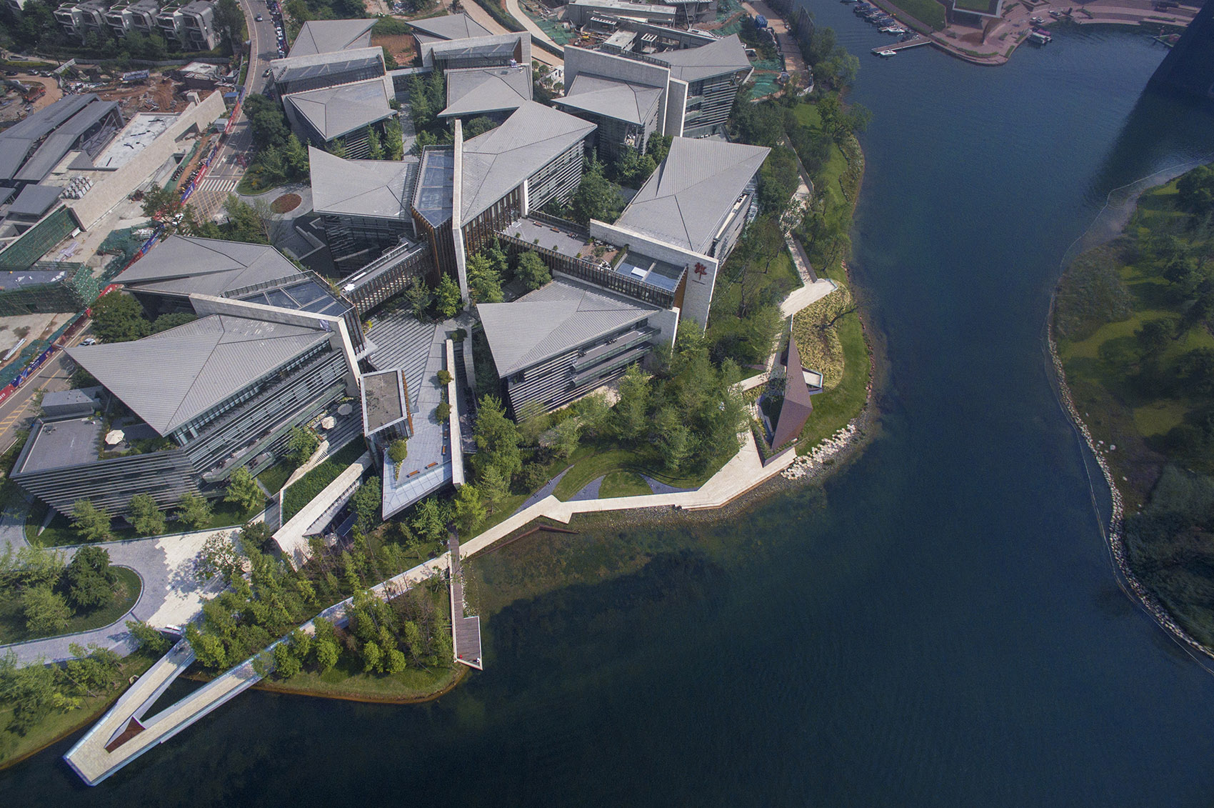 成都麓湖郎酒集团总部 / 上海骏地建筑设计事务所股份有限公司-69