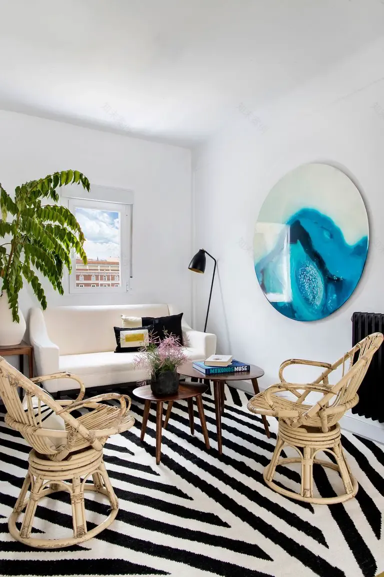 西班牙 70 年代公寓现代设计改造 | 自然材质与阳光的和谐融合-11