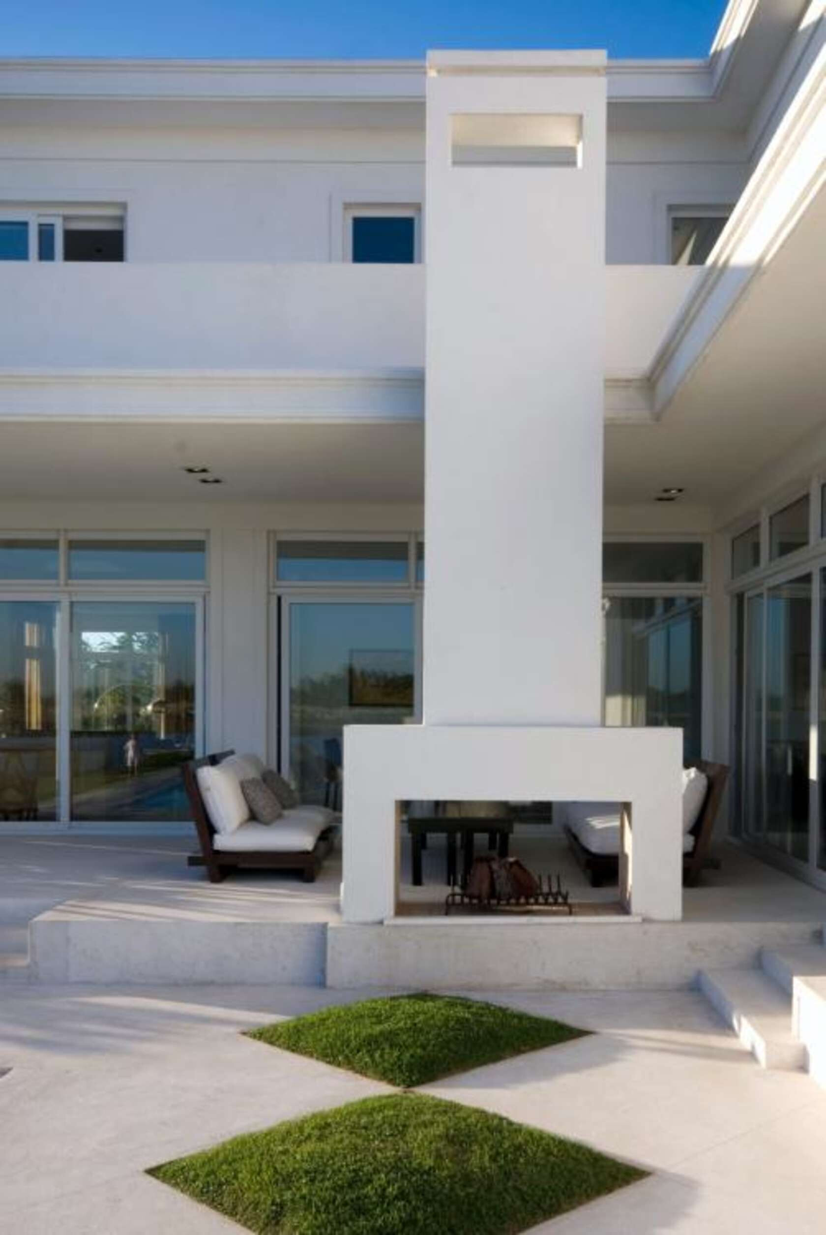 单色调湖畔别墅-31