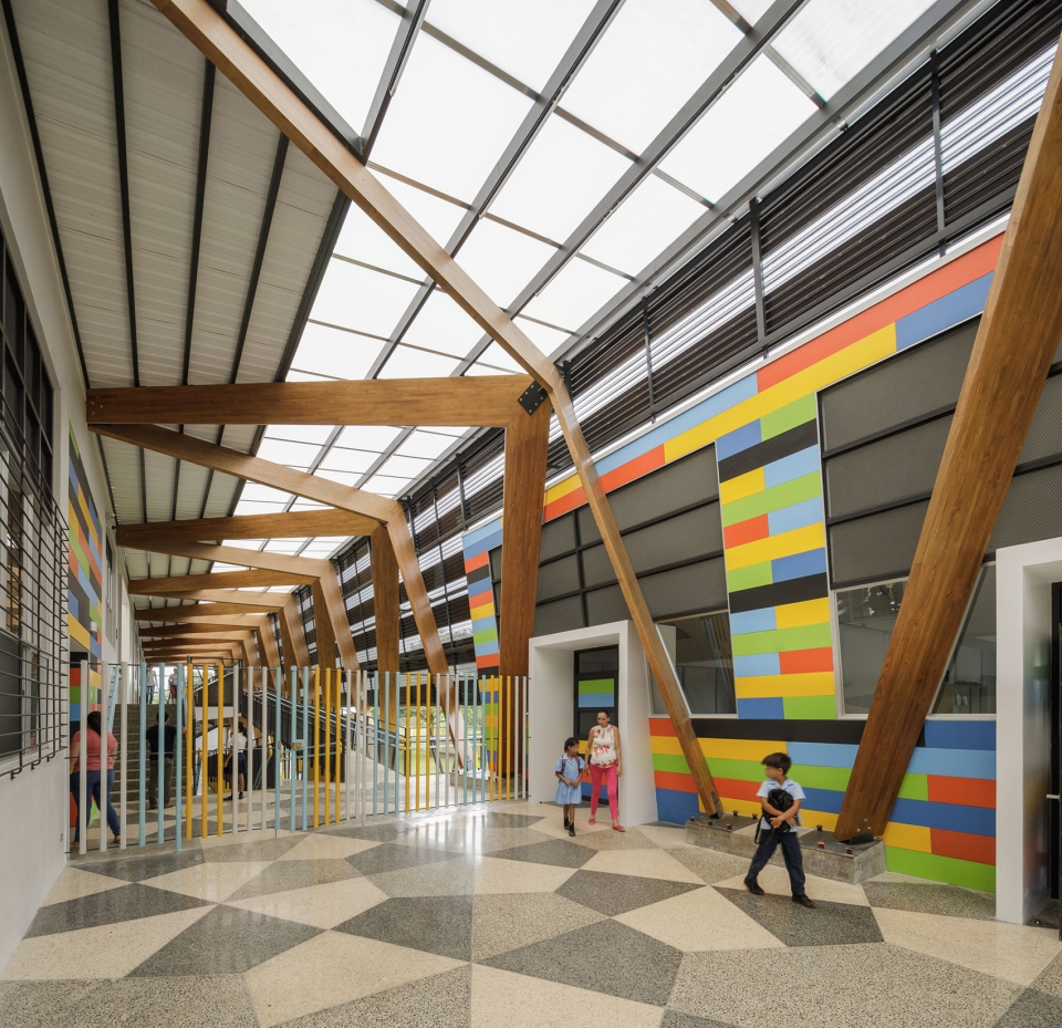 哥斯达黎加偏远公立学校 | 多彩环保的木构建筑-19