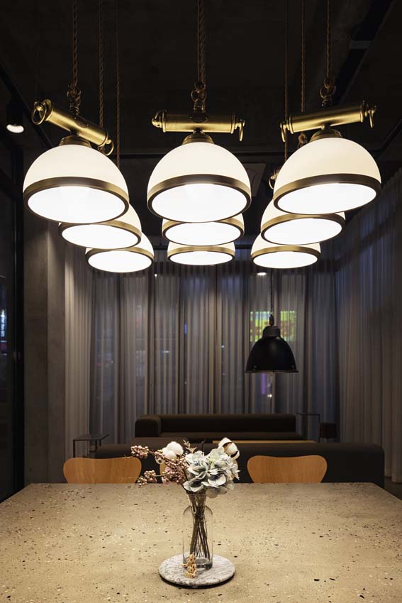 30 平米咖啡馆的极简主义魅力-12