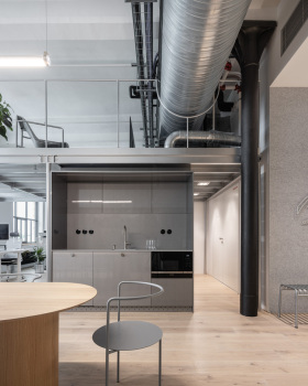 旧厂房中的“办公室机器”·BK II Office