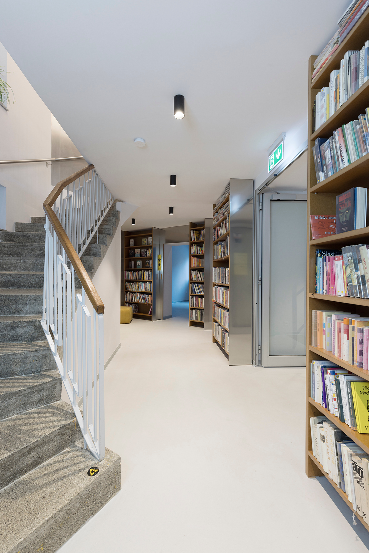 旧市政厅改造为社区图书馆丨斯洛伐克布拉迪斯拉发-53