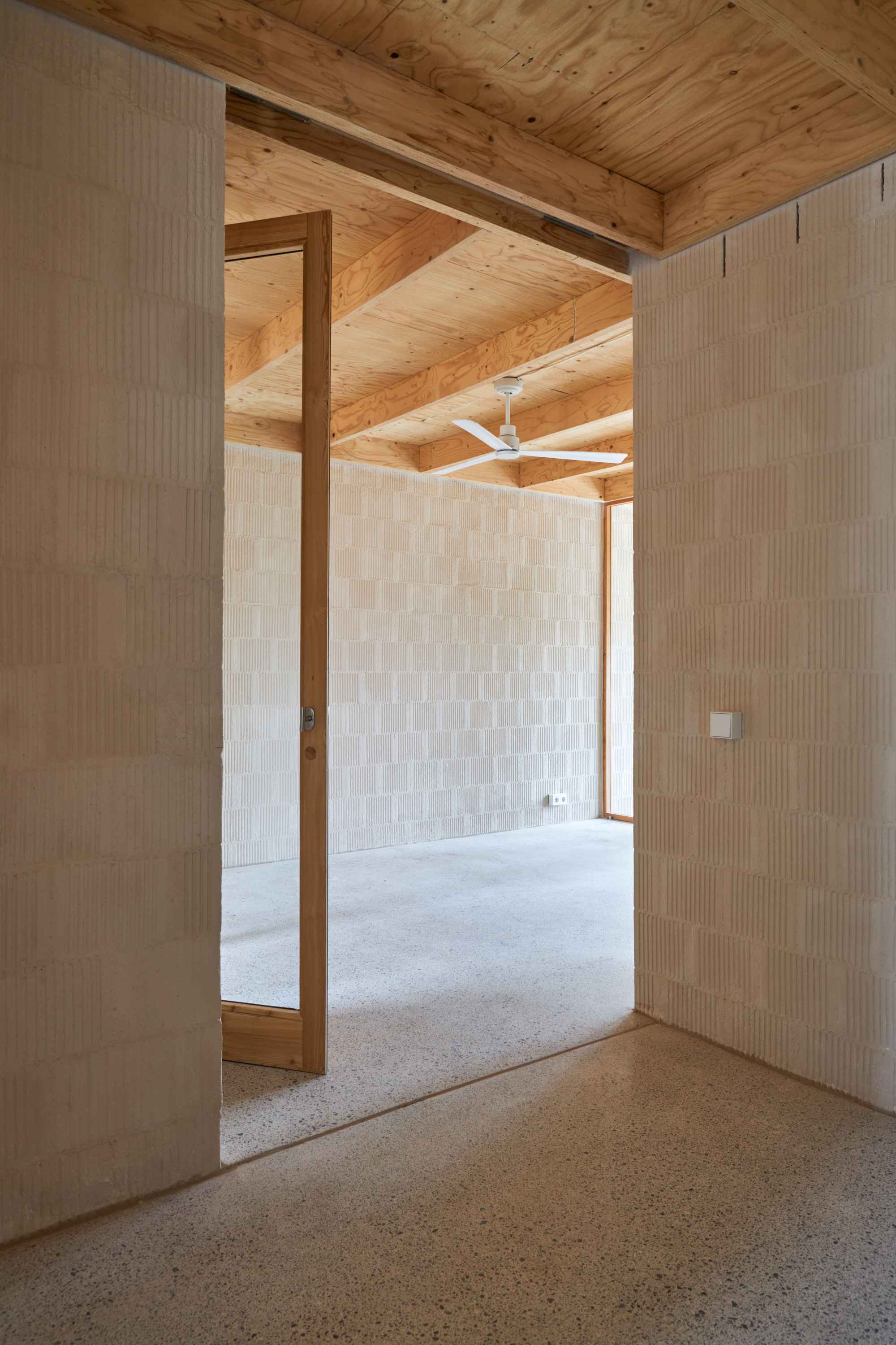 Ten Social Housing Units in Santa Margalida, Mallorca / Javier Gavín + Siddartha Rodrigo + Juan Moreno + DATAAE-35