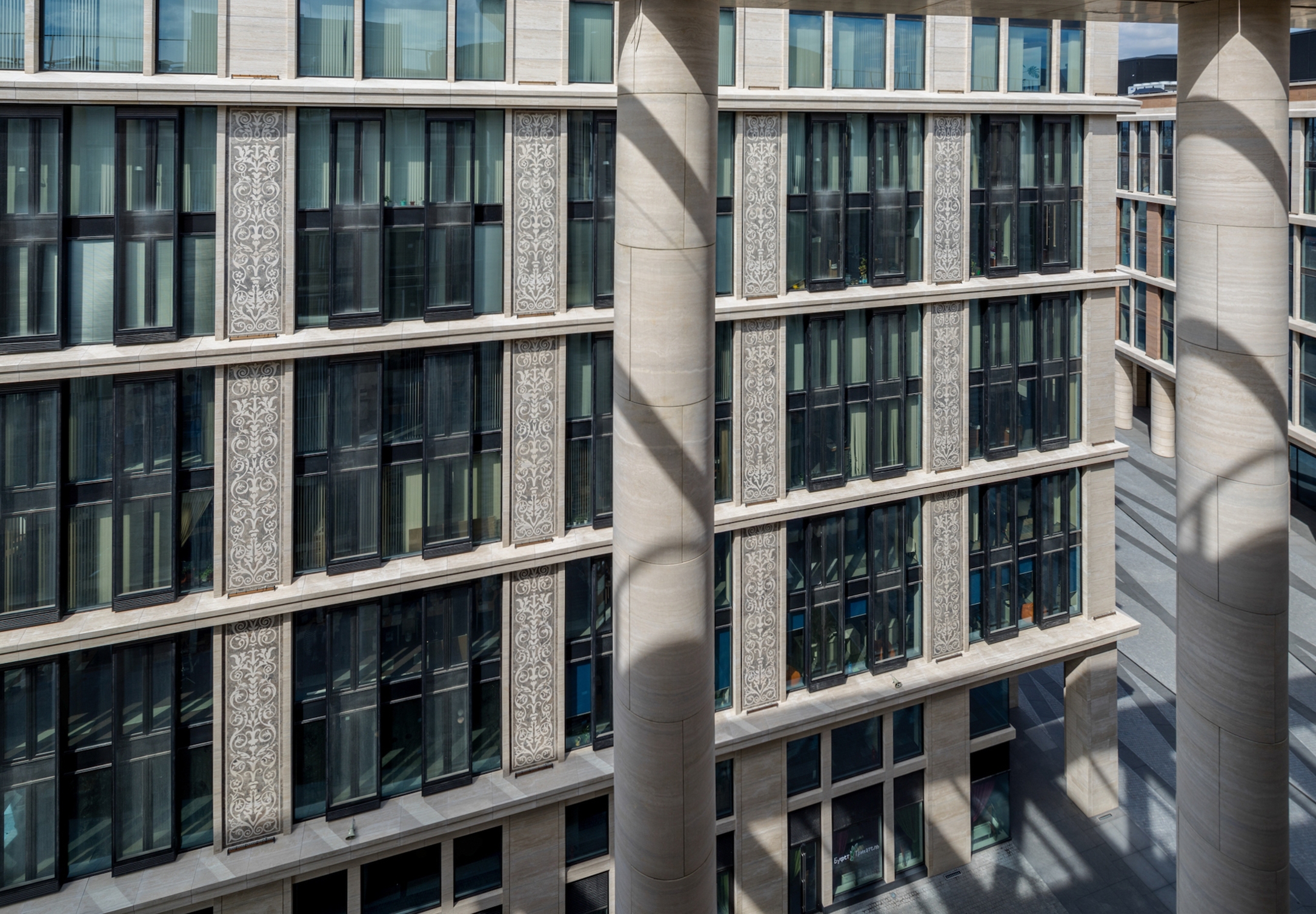 Àäìèíèñòðàòèâíûé è îáùåñòâåííî-äåëîâîé êîìïëåêñ «Íåâñêàÿ ðàòóøà»-60