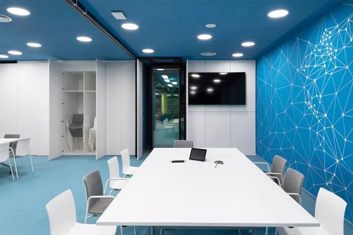 Milestone Systems 索非亚办公室——对称布局中的空间多变性-25