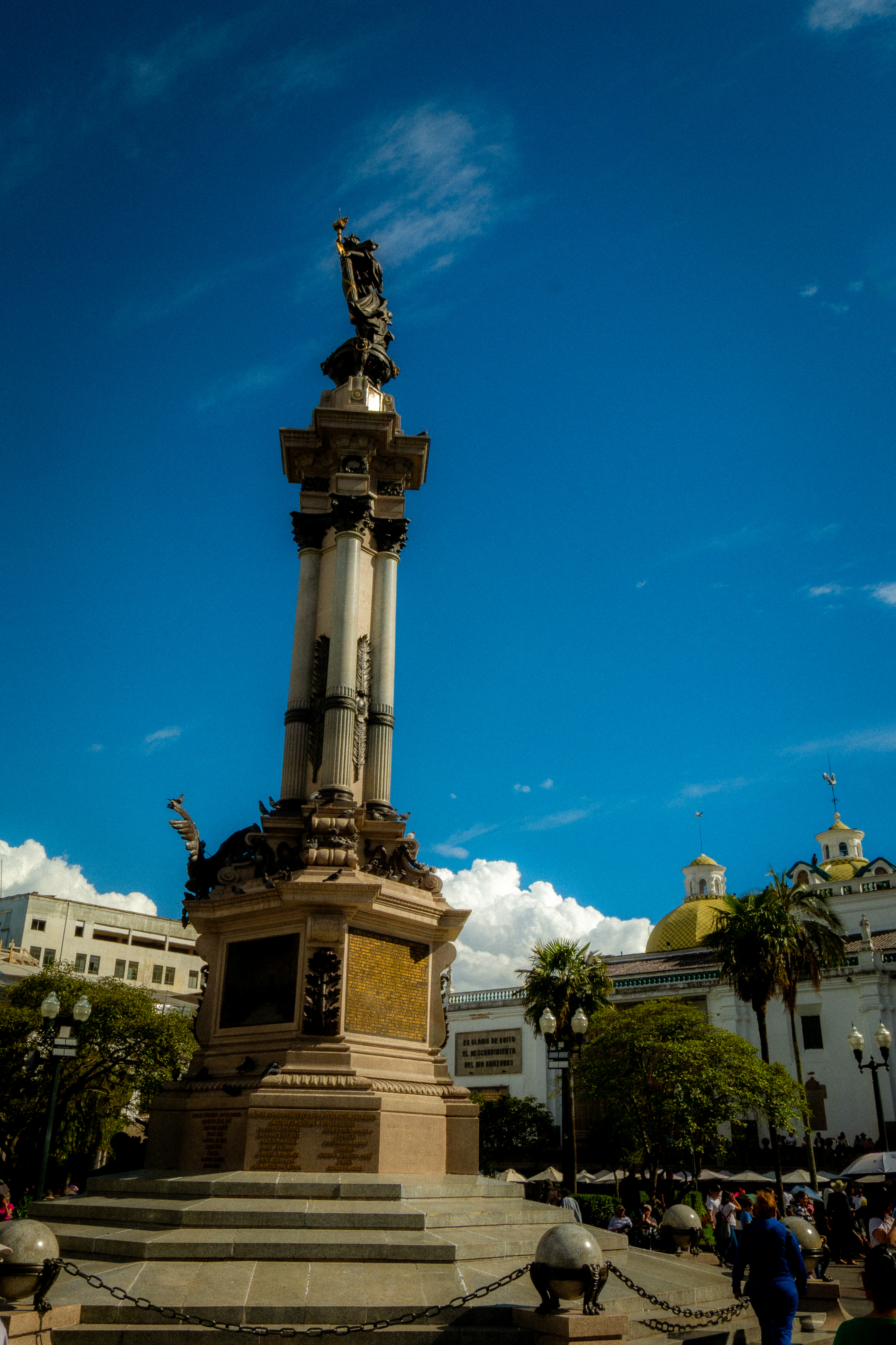 Caminata solitaria por el centro histórico de Quito-21
