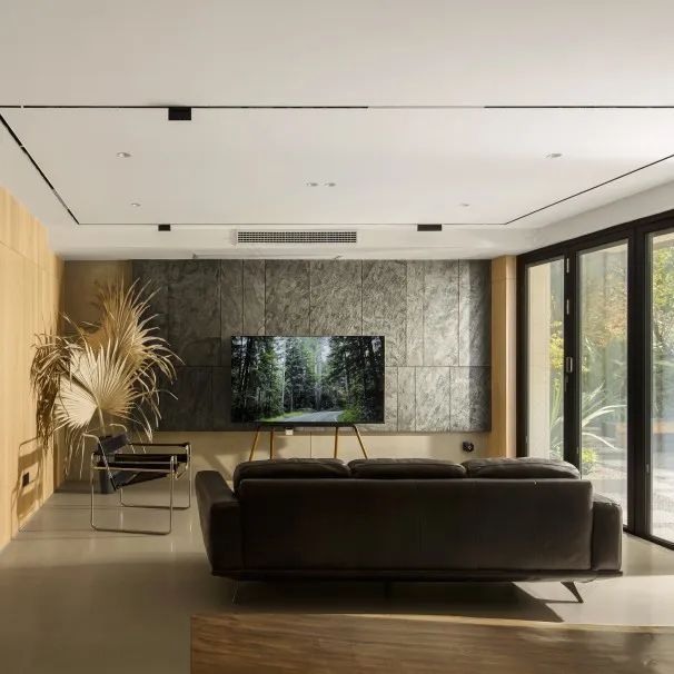 车模发烧友的现代轻奢家园-23