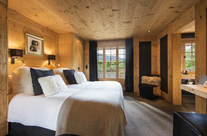 奥地利木屋别墅的现代黑色内饰设计-24