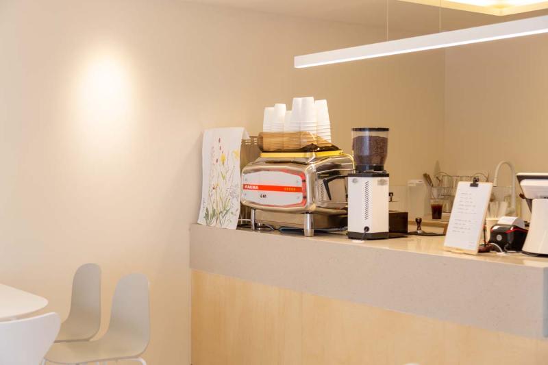 17 坪温馨咖啡馆，简约现代风格的魅力-13