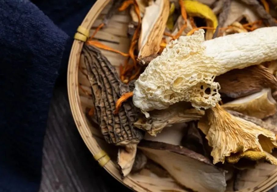 九种菌菇炖出冬日暖心汤丨中国云南-30