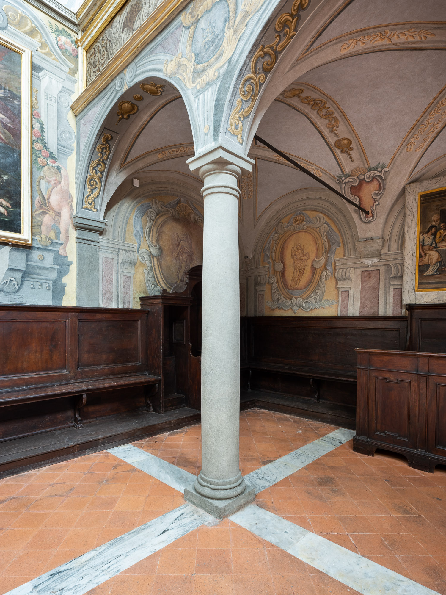 光影交织下的历史教堂修复-46