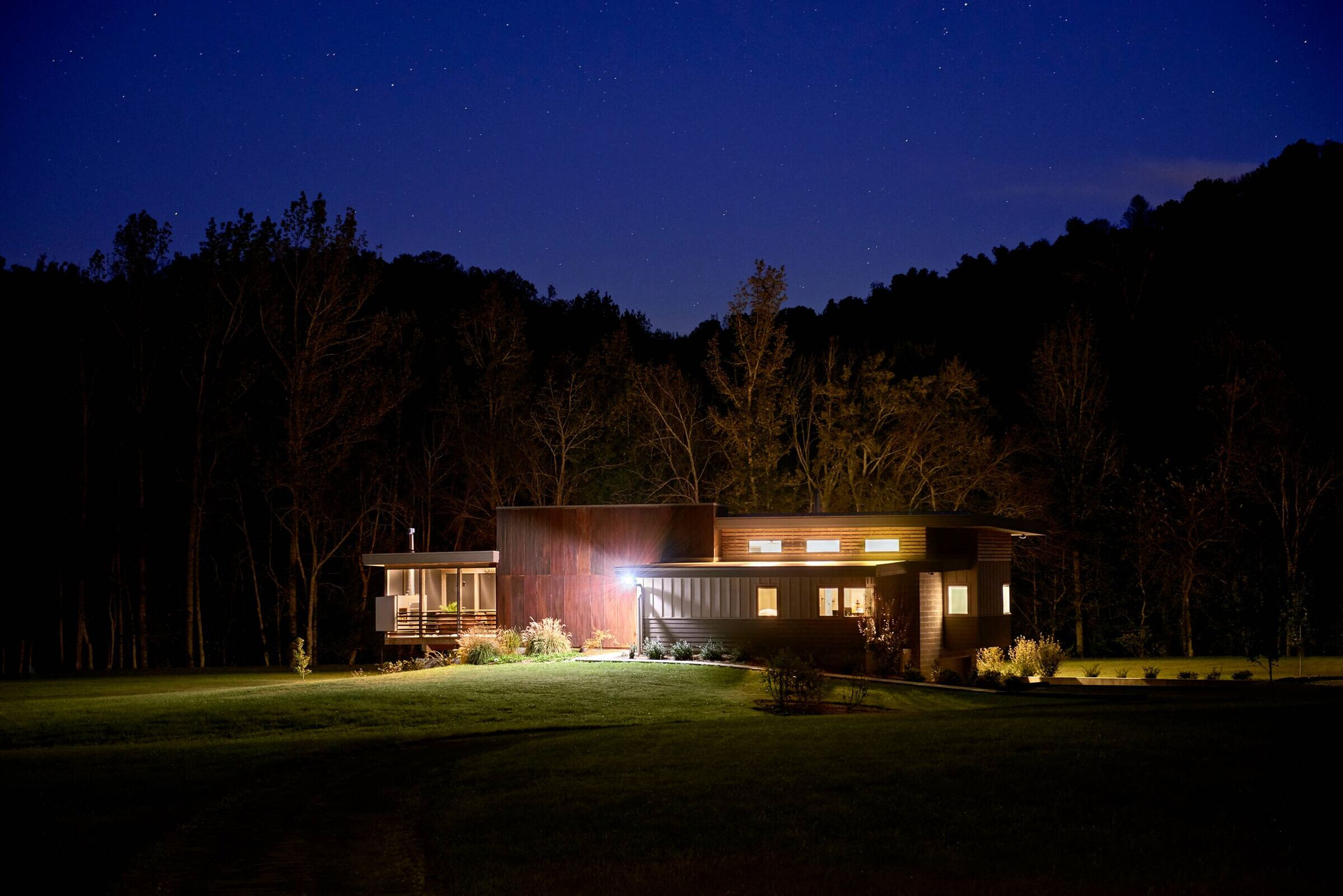 田纳西河畔的绿色现代周末小屋-20