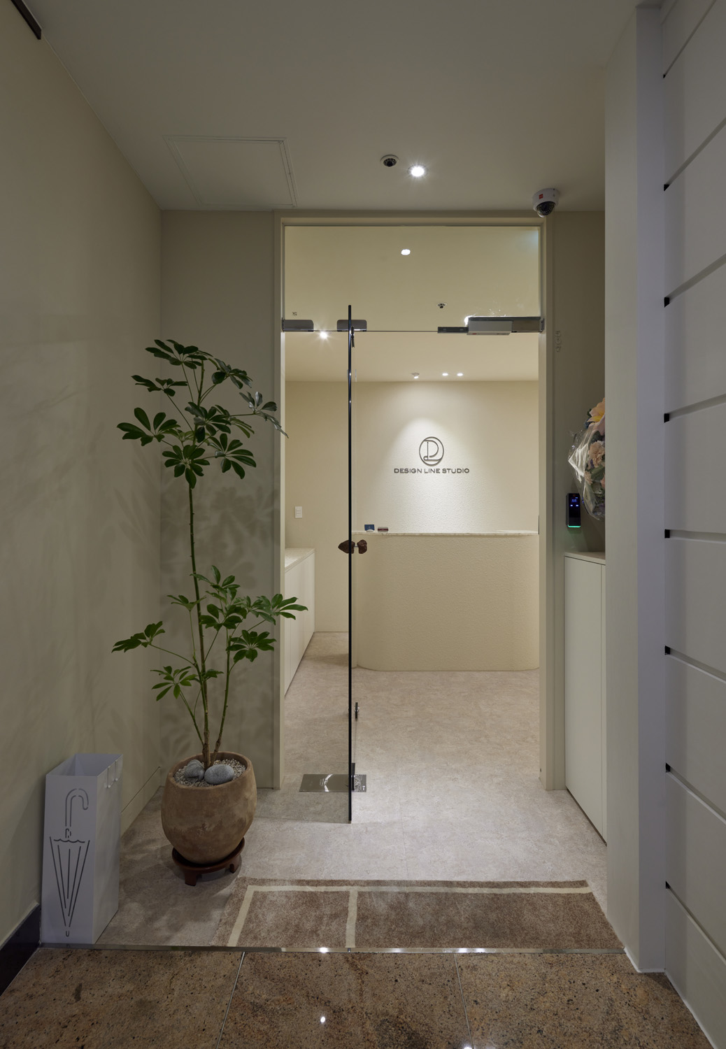 高级时尚的 21 平米皮肤管理室内设计-12