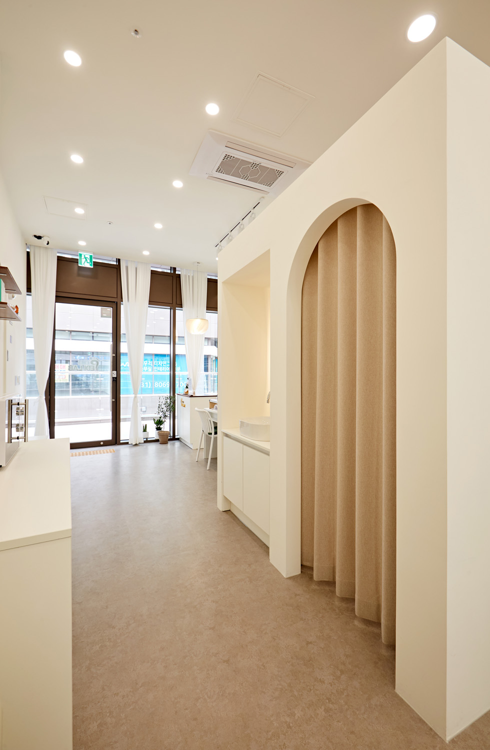 15 坪简约风格美甲店 打造温馨舒适空间-14