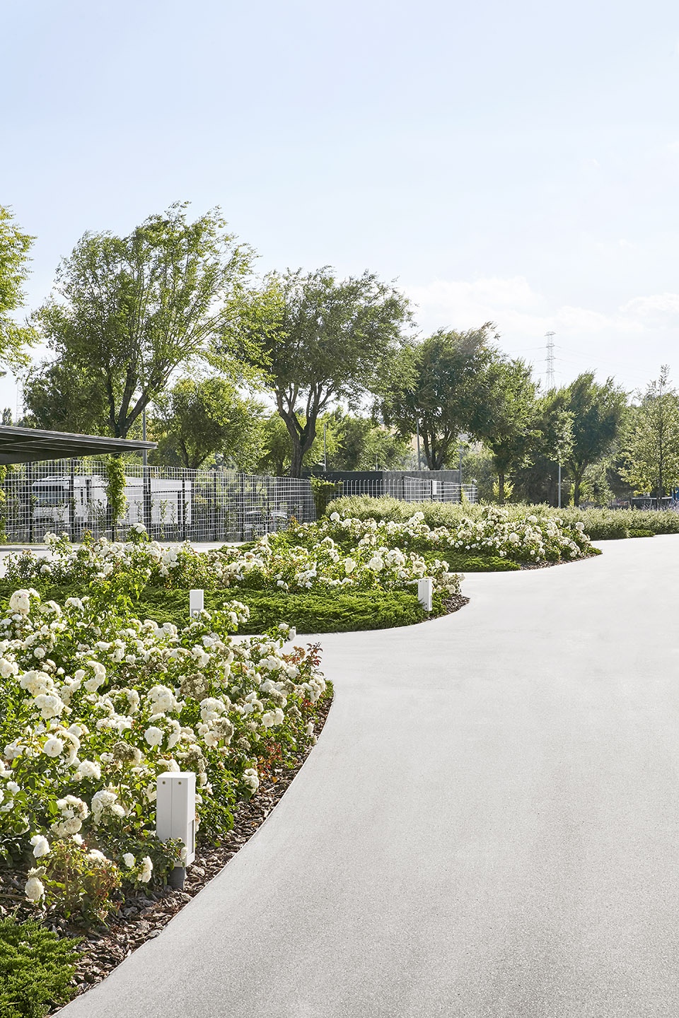 绿意盎然的多功能景观空间——MANGO 设计中心巴塞罗那景观项目-29