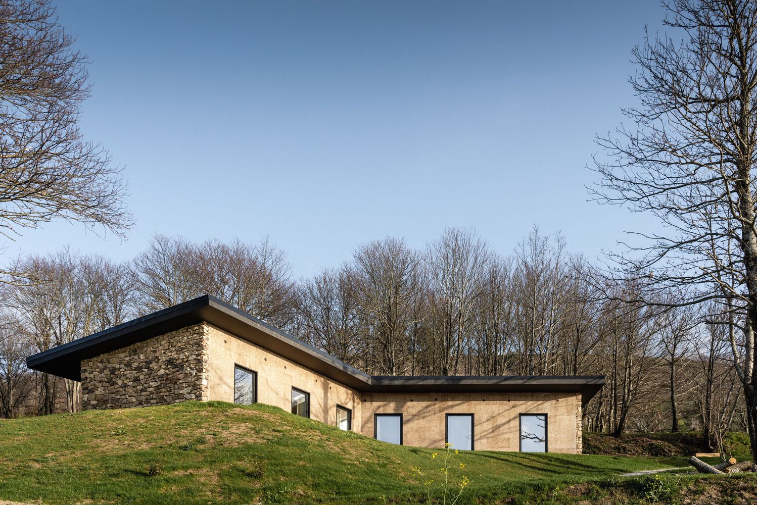 葡萄牙山脉中的和谐身心灵康养中心丨PLATAFORMArq-25