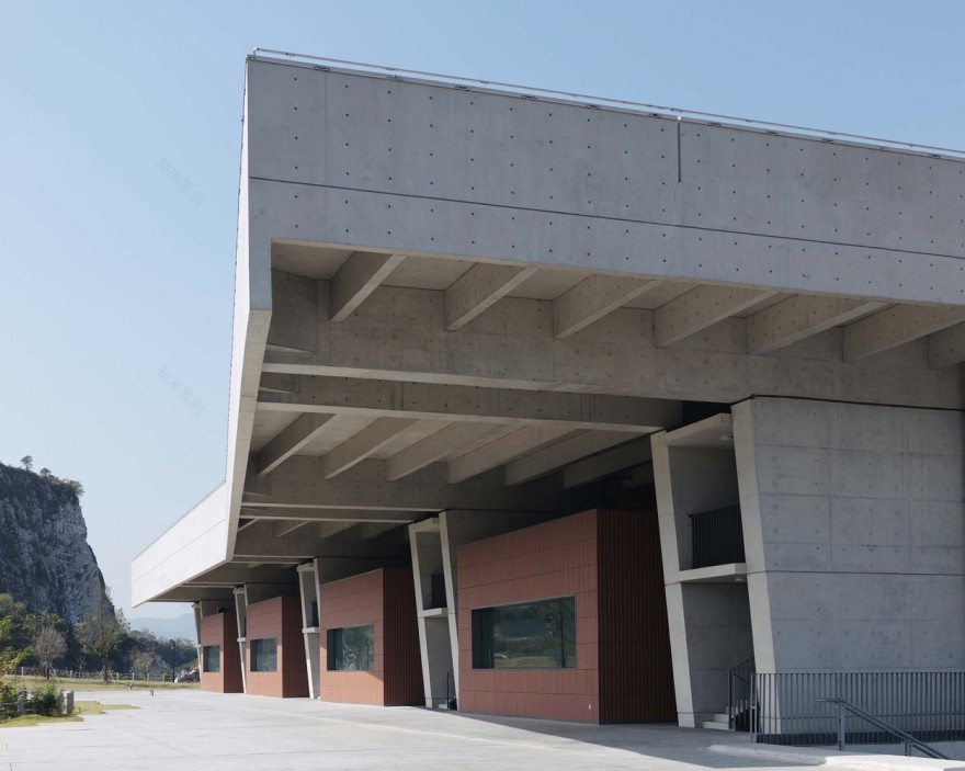 无锡清龙山公园多功能厅 · 矿坑奇迹与自然的和谐共生-9