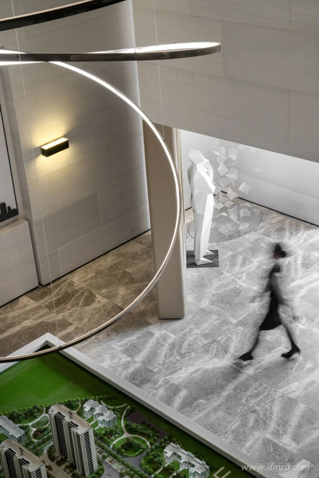 青岛 MOMA 通汇当代阅销售中心 | 现代与线条主义的艺术混搭-19