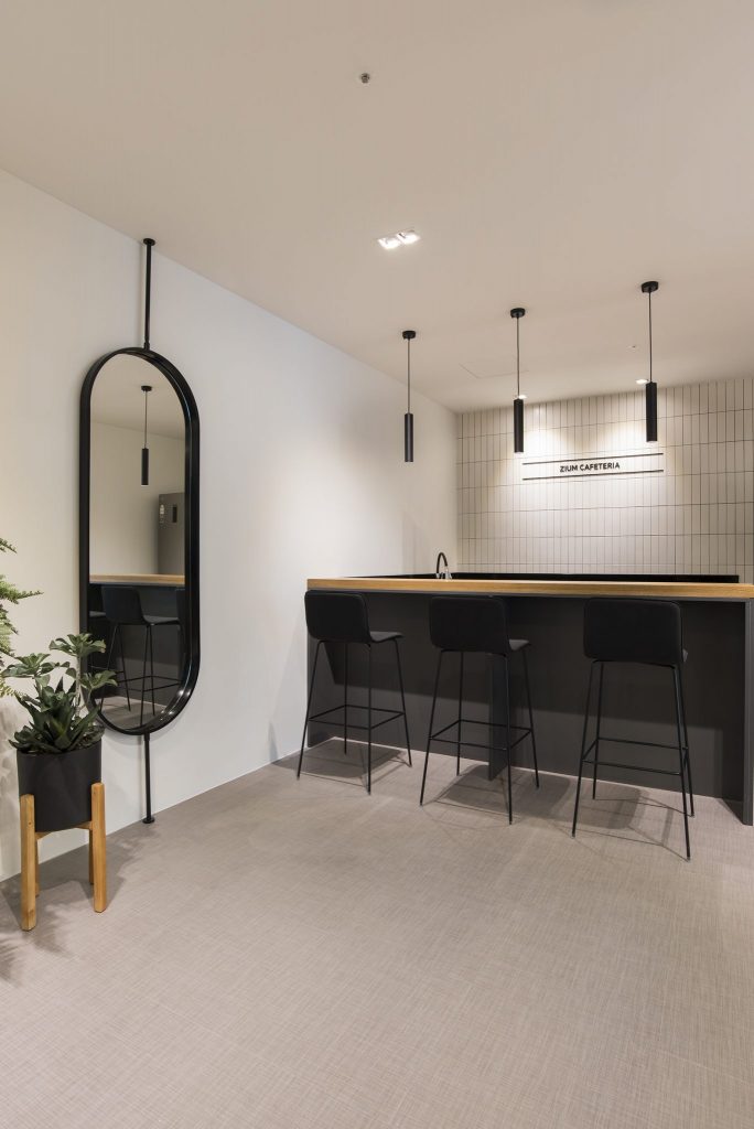 简约白诠释 51 平 IT 咨询公司办公室设计-7