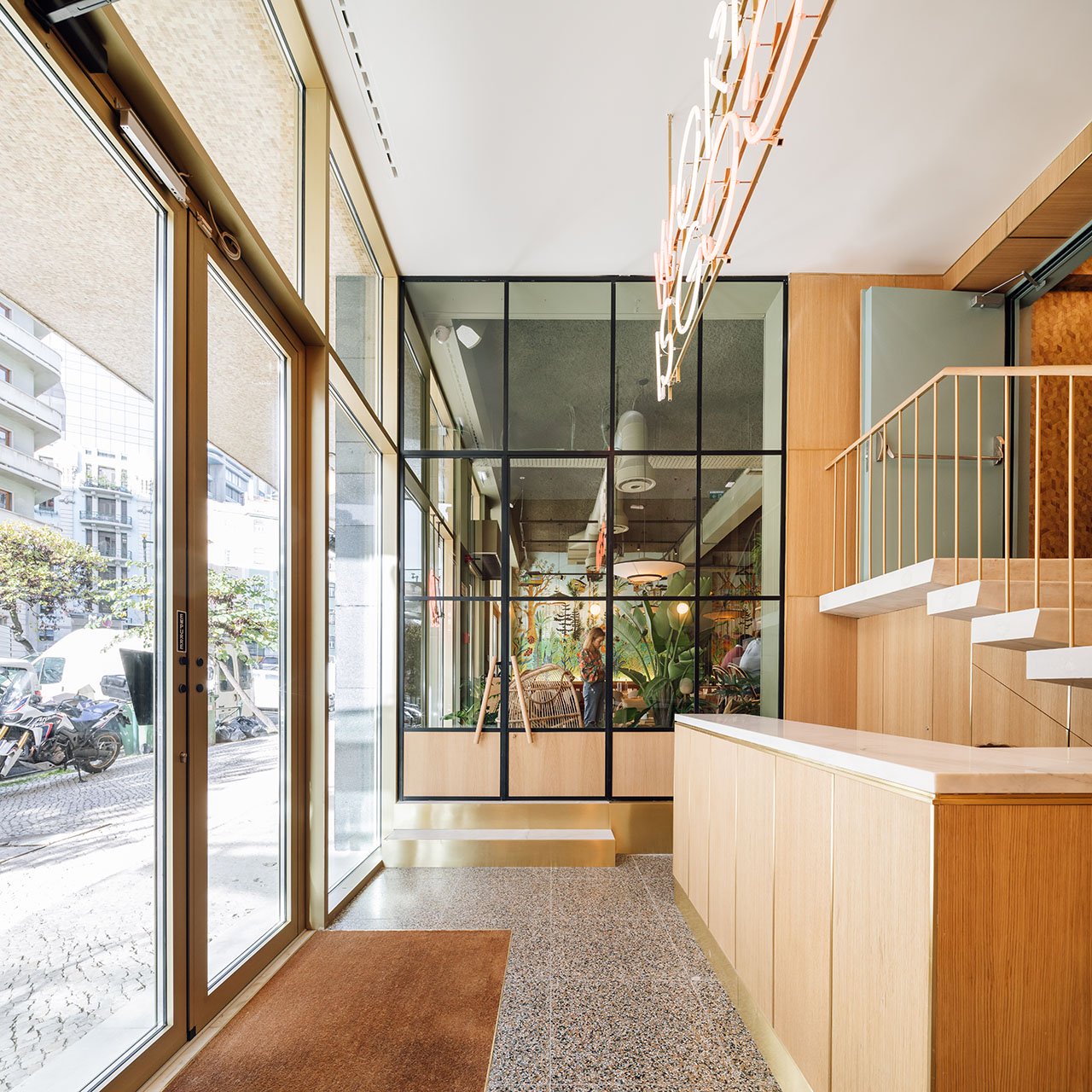 里斯本 WOOD 共享工作区——现代优雅的办公休闲空间-3