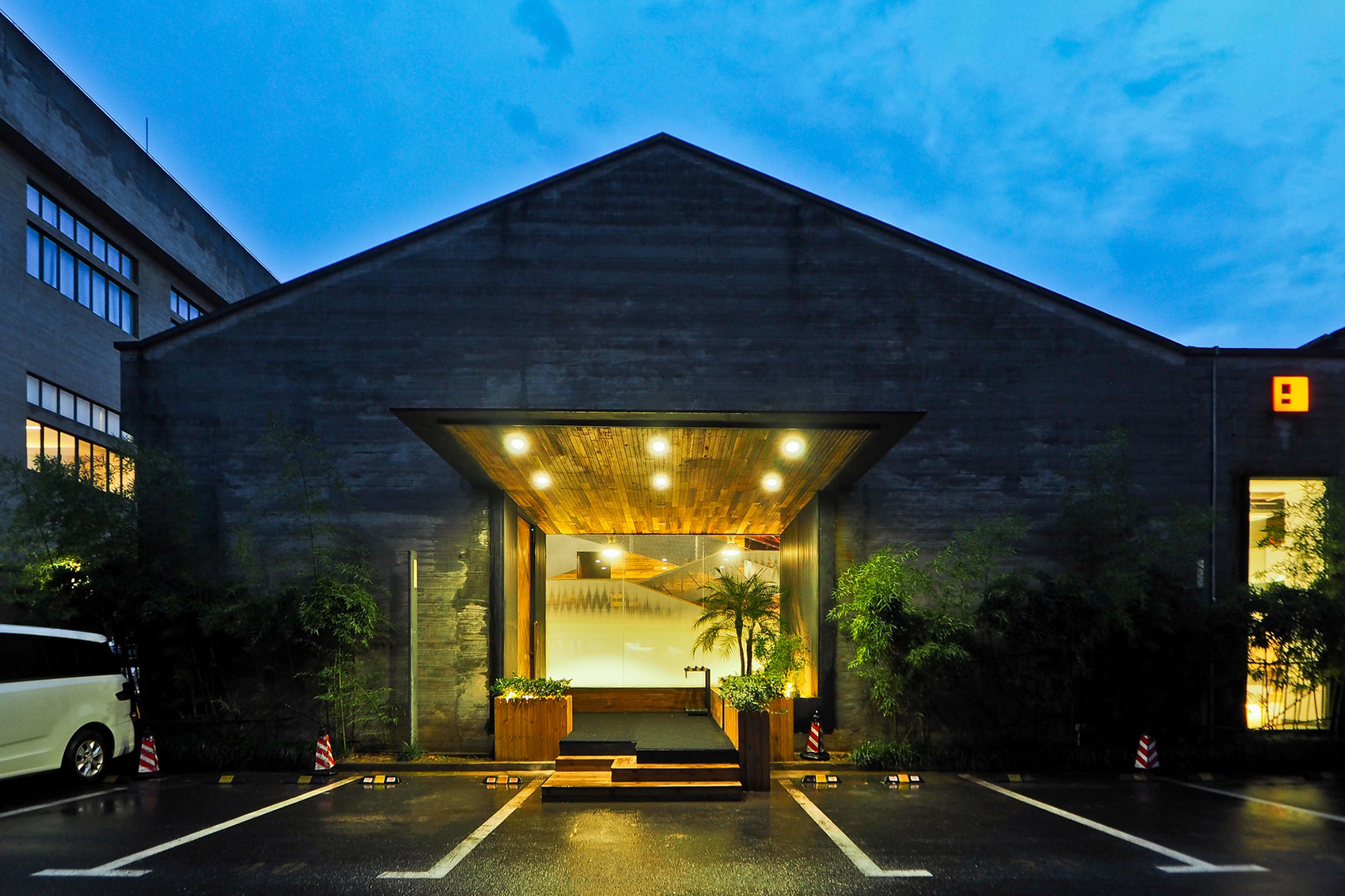 一艘悬浮的“战舰” & 幸福码头8号楼空间改造项目，上海 / 杜兹设计-41