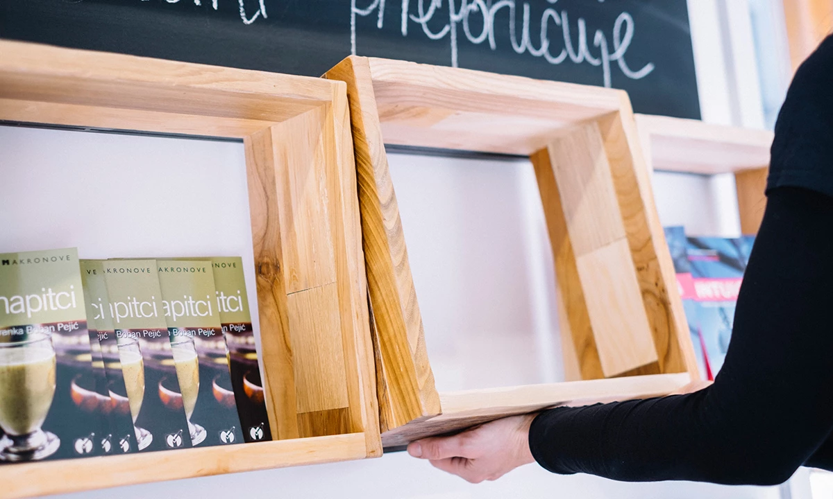 关爱环境与人的克罗地亚书店设计-13