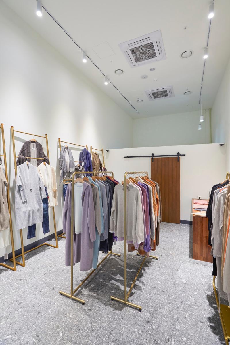 简约时尚的 11 平米服装店设计-10