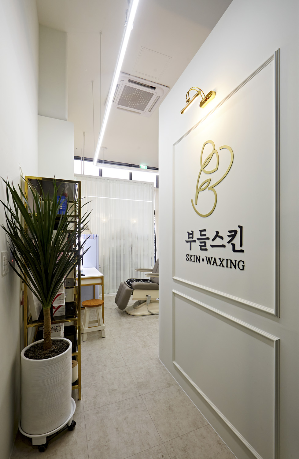 现代简约风 12 平米网购小店室内设计案例-8